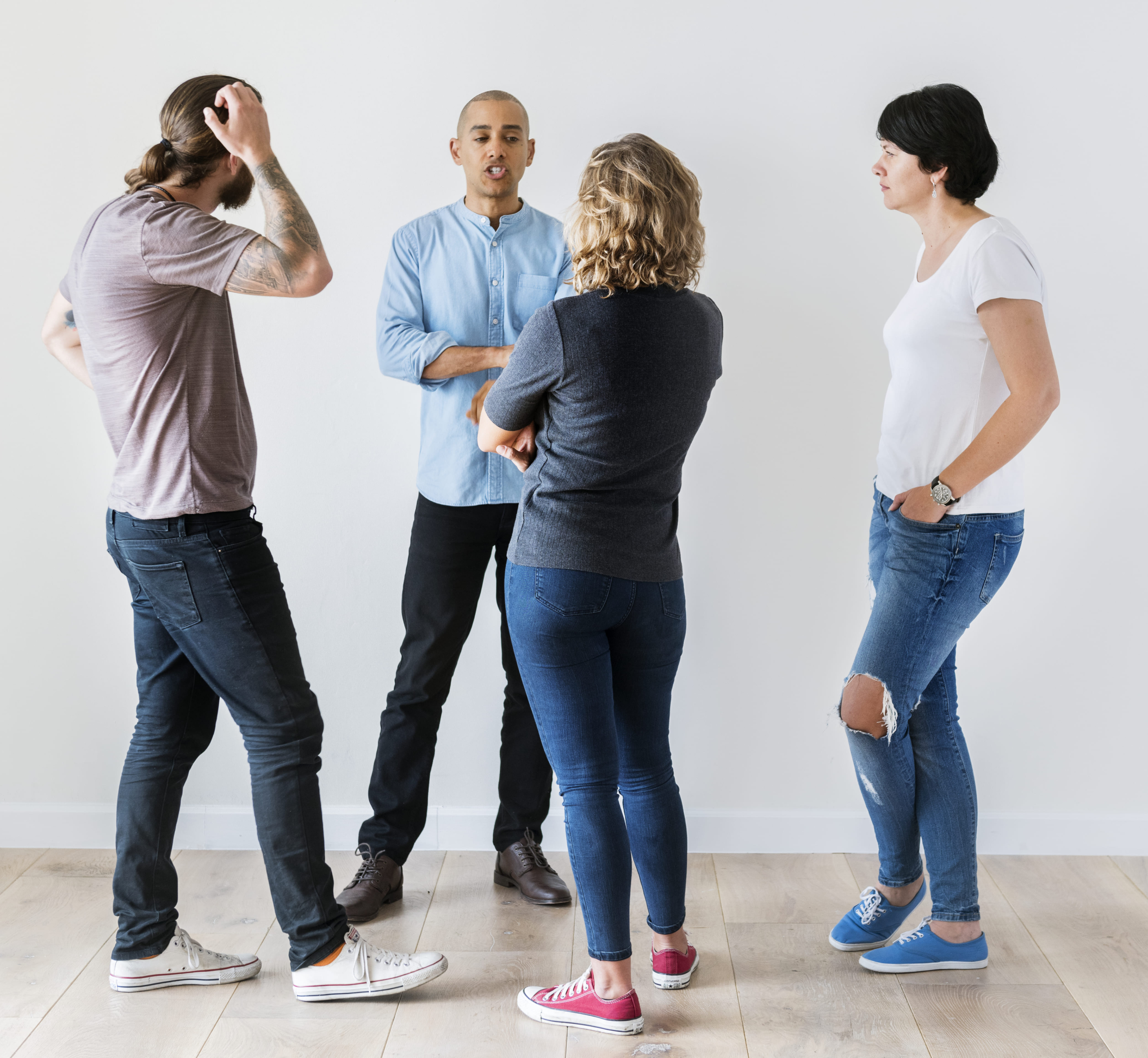 Gruppe von Menschen in einer Diskussion